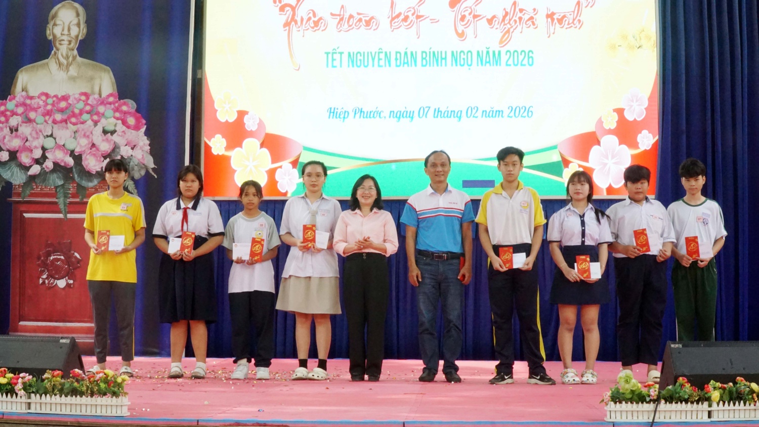 PVOIL trao hỗ trợ và lì xì cho trẻ mồ côi do Covid - 19 xã Hiệp Phước