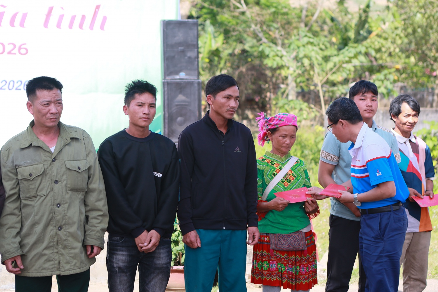 Mang nghĩa tình “Người Petrovietnam” đến với bà con vùng bão lũ tỉnh Đắk Lắk