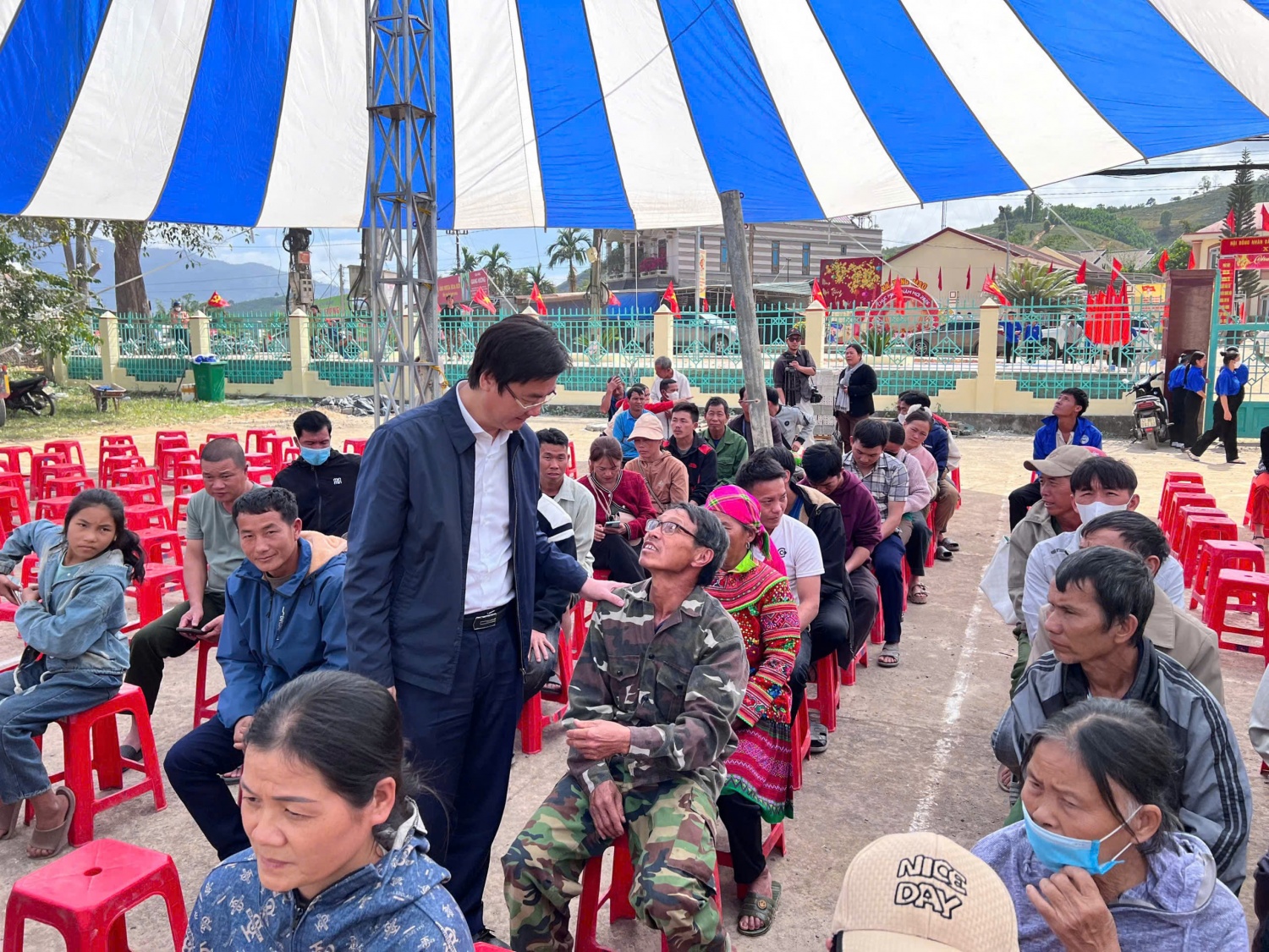 Mang nghĩa tình “Người Petrovietnam” đến với bà con vùng bão lũ tỉnh Đắk Lắk