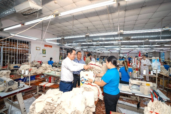 Công đoàn Vietsovpetro lan tỏa yêu thương, chăm lo Tết cho đoàn viên, người lao động