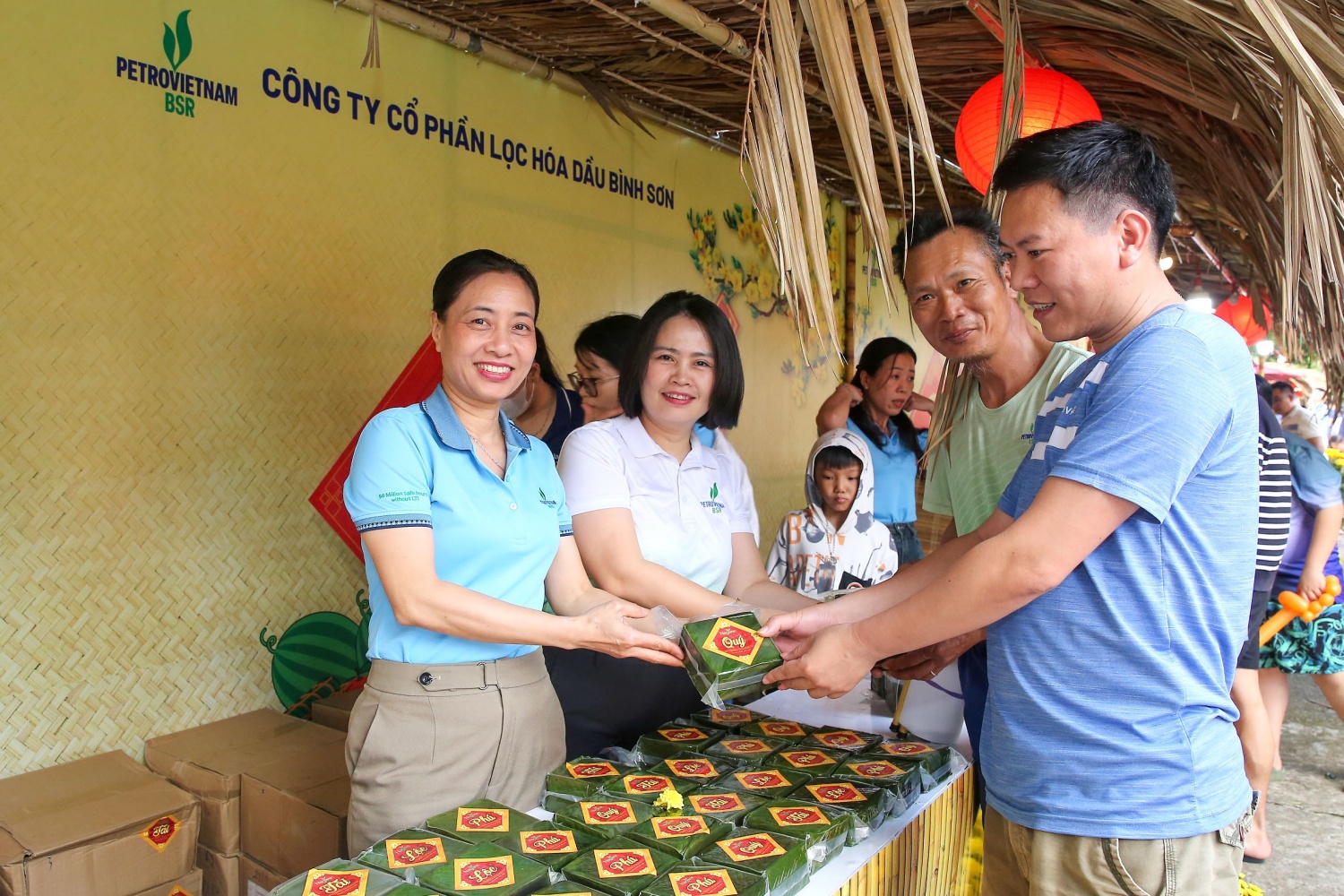 BSR tổ chức chương trình “Bánh chưng xanh”, gửi trọn hương Tết đến người lao động