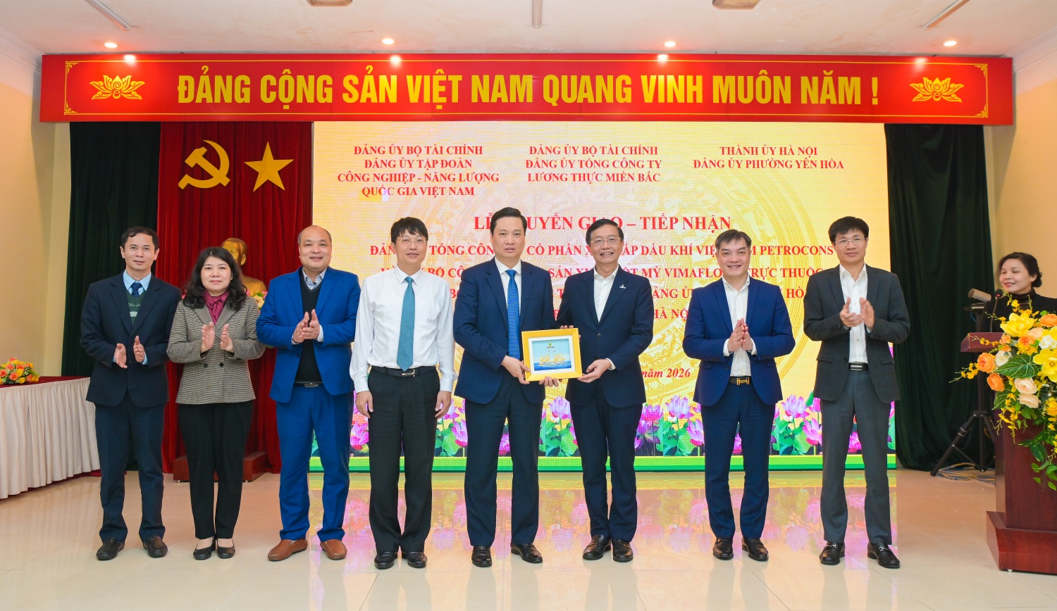 Đảng bộ PETROCONs chính thức về sinh hoạt tại Đảng bộ phường Yên Hòa