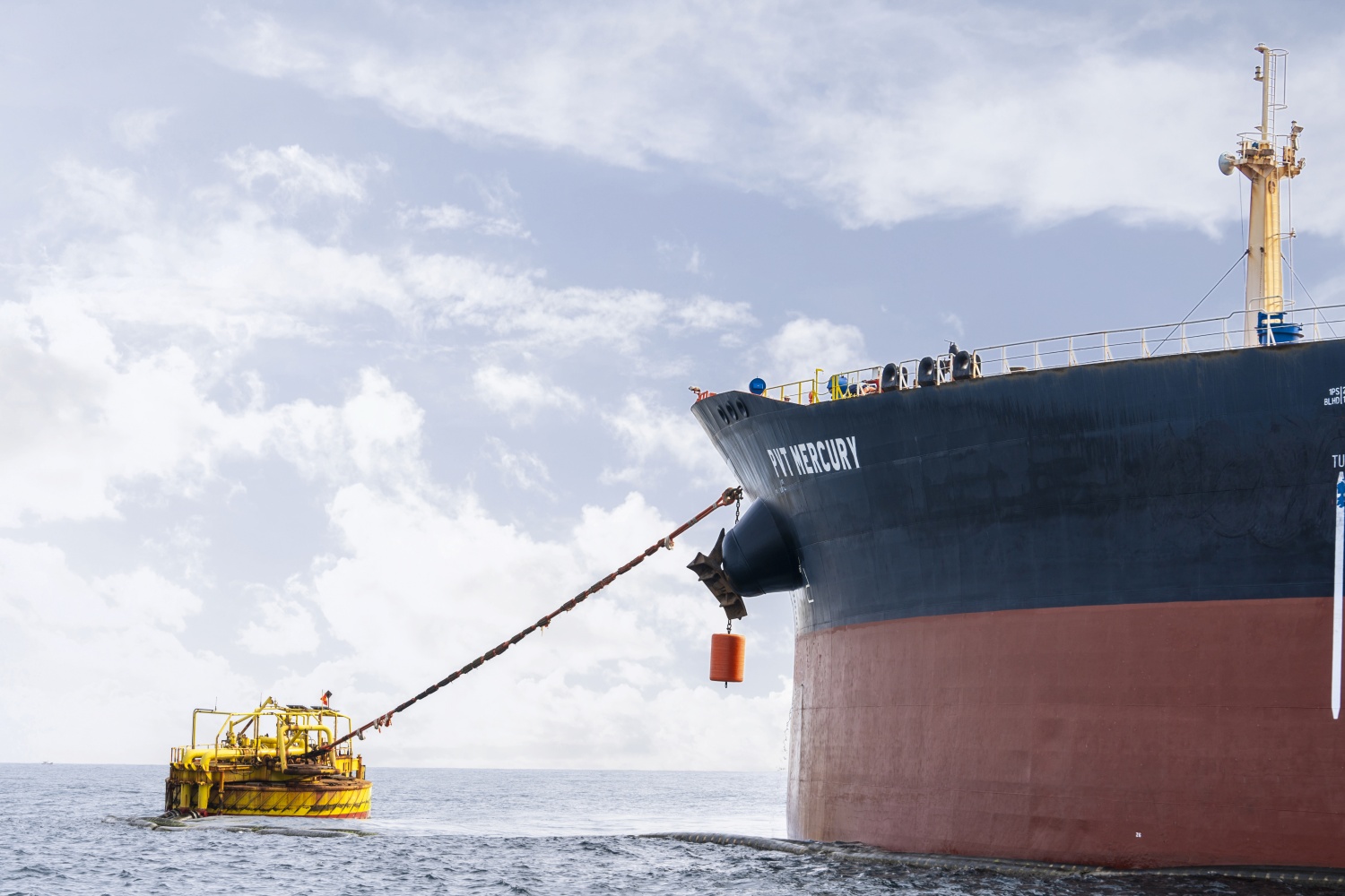 Trong các ngày nghỉ Tết, BSR vẫn đảm bảo các hoạt động vận hành an toàn, chủ động thích ứng với điều kiện môi trường để lên kế hoạch nhập liệu, giữ vững hoạt động sản xuất của NMLD Dung Quất ổn định, hiệu quả.