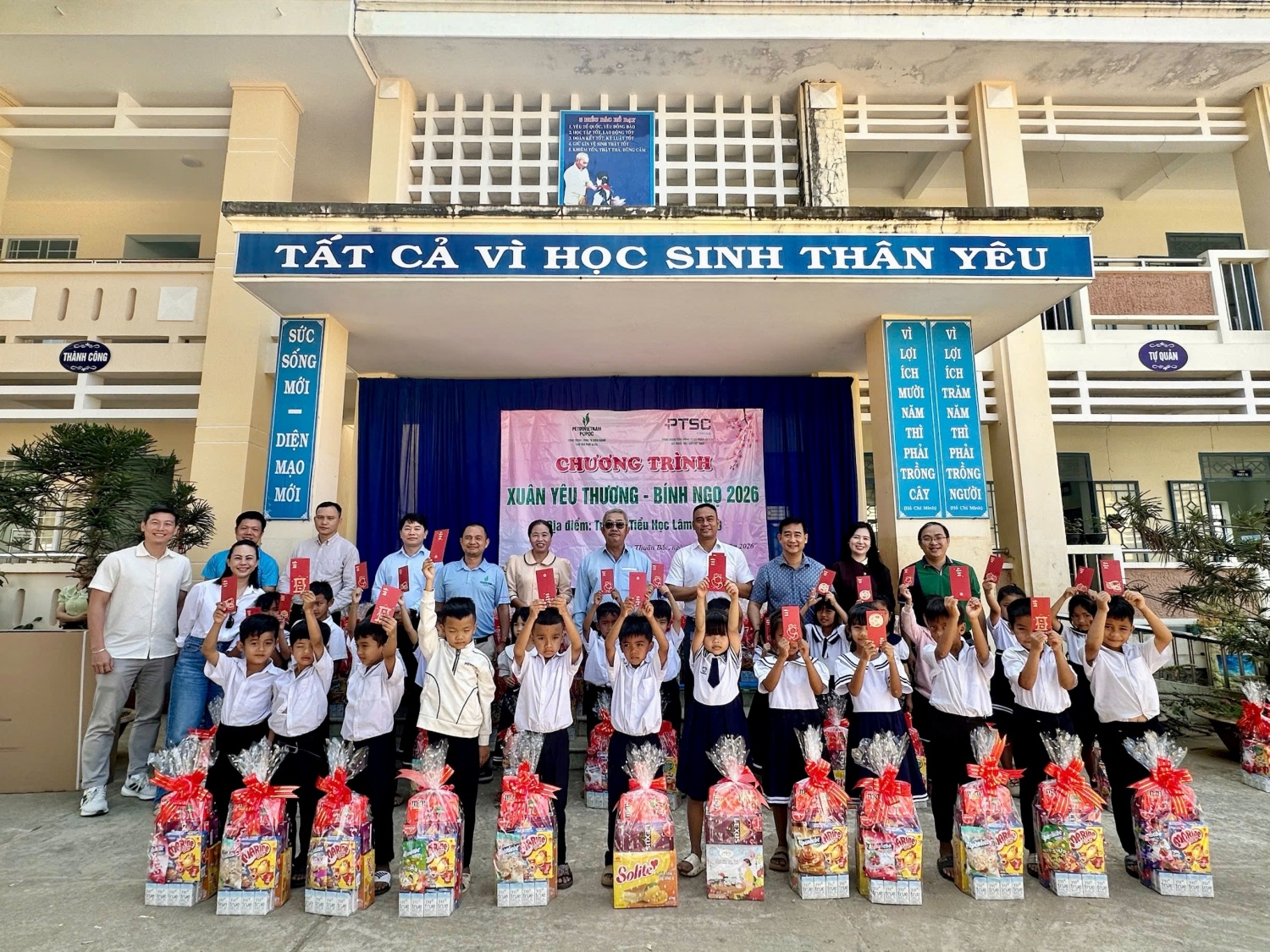 Xuân yêu thương - Nghĩa tình Petrovietnam sưởi ấm vùng lũ, tiếp sức bệnh nhi