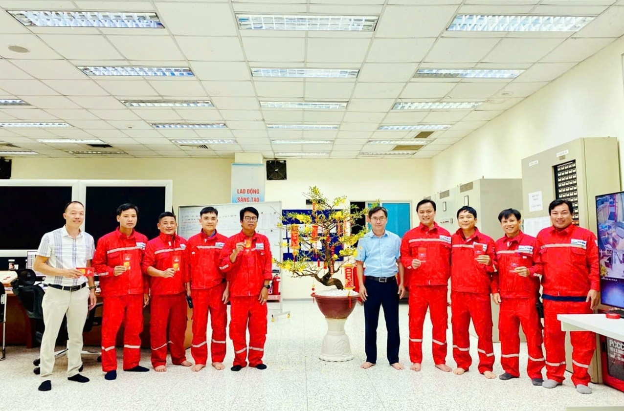 Lãnh đạo PV Power NT thăm, chúc Tết CBCNV làm việc đêm giao thừa