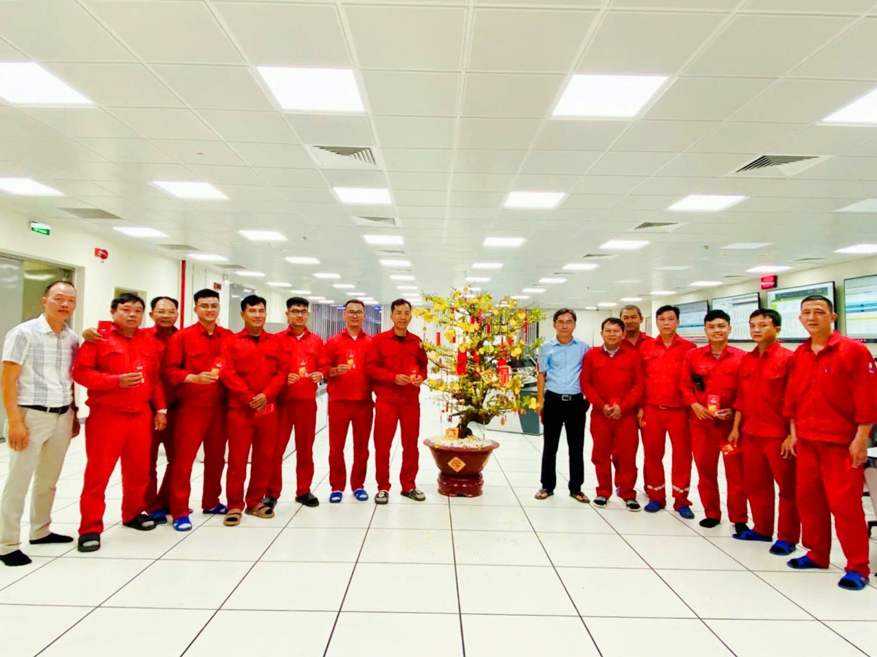 Lãnh đạo PV Power NT thăm, chúc Tết CBCNV làm việc đêm giao thừa