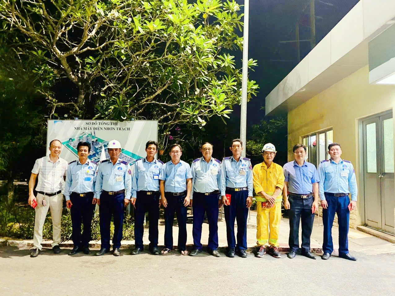 Lãnh đạo PV Power NT thăm, chúc Tết CBCNV làm việc đêm giao thừa