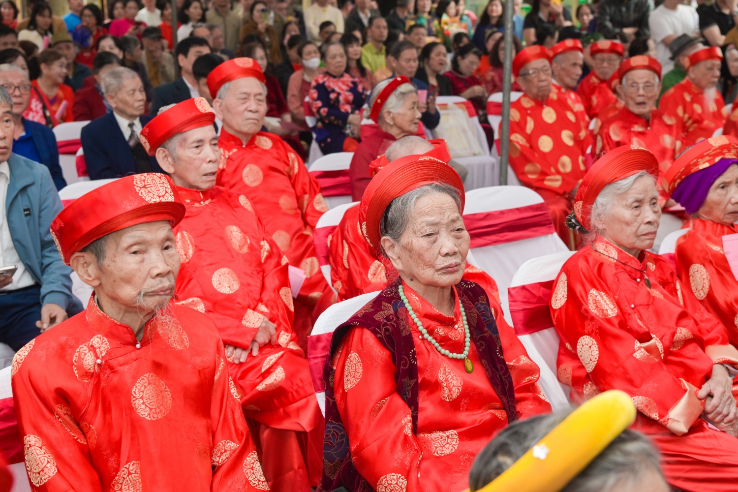 Các cụ cao niên dự buổi gặp mặt Các cụ cao niên dự buổi gặp mặt