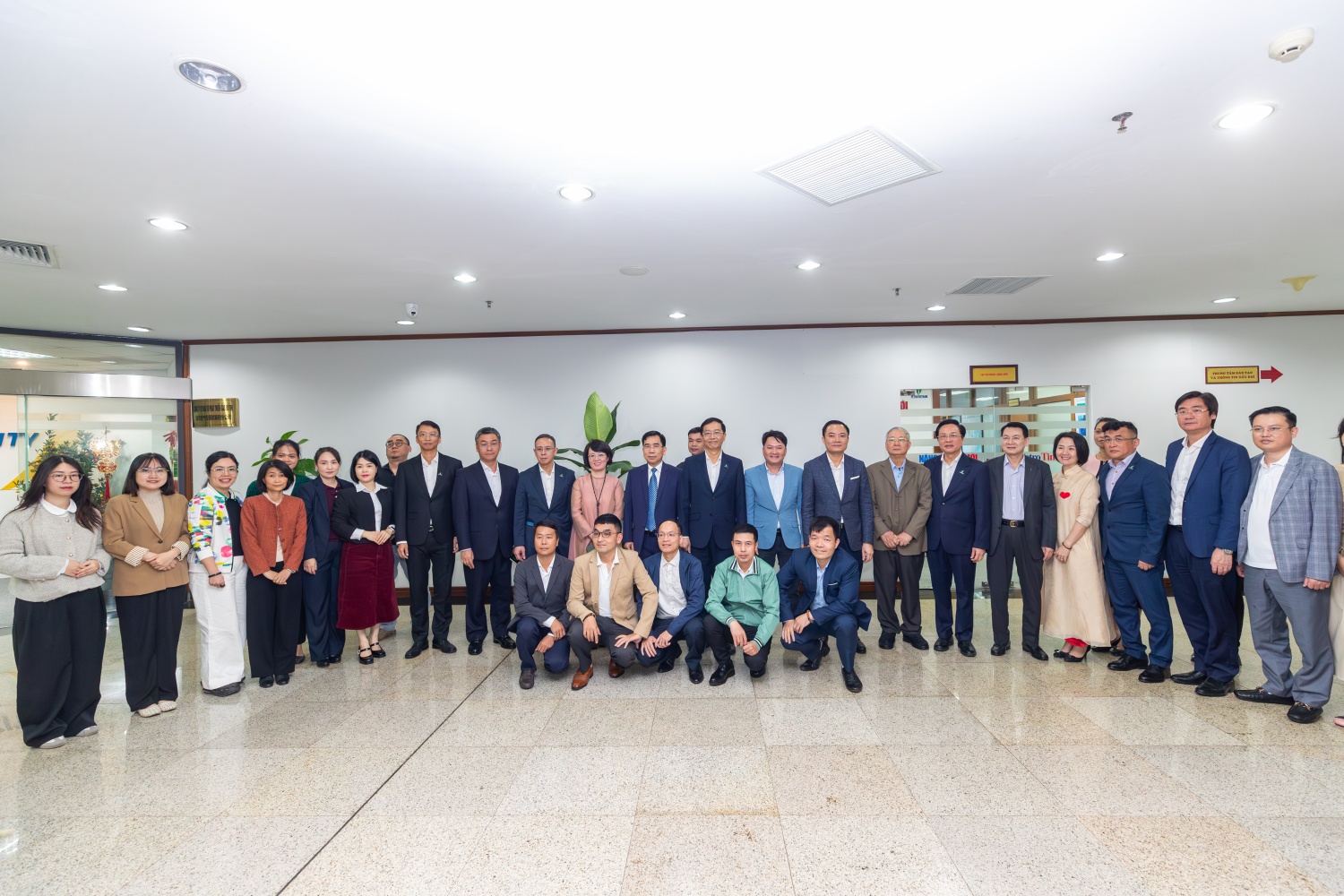 Lãnh đạo Petrovietnam và Hội Dầu khí Việt Nam gửi gắm kỳ vọng năm mới tới Tạp chí Năng lượng Mới/PetroTimes Lãnh đạo Petrovietnam và Hội Dầu khí Việt Nam gửi gắm kỳ vọng năm mới tới Tạp chí Năng lượng Mới/PetroTimes