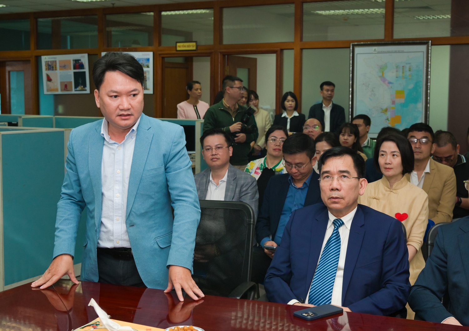 Lãnh đạo Petrovietnam và Hội Dầu khí Việt Nam gửi gắm kỳ vọng năm mới tới Tạp chí Năng lượng Mới/PetroTimes Lãnh đạo Petrovietnam và Hội Dầu khí Việt Nam gửi gắm kỳ vọng năm mới tới Tạp chí Năng lượng Mới/PetroTimes