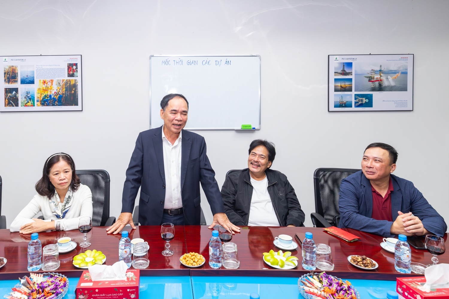 Chủ tịch HĐTV Petrovietnam Lê Ngọc Sơn gửi gắm kỳ vọng năm mới tới Tạp chí Năng lượng Mới/PetroTimes Chủ tịch HĐTV Petrovietnam Lê Ngọc Sơn gửi gắm kỳ vọng năm mới tới Tạp chí Năng lượng Mới/PetroTimes