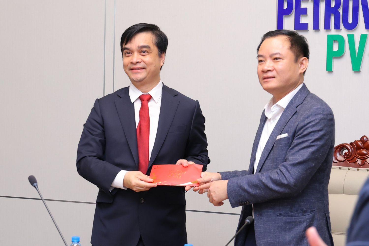 Chủ tịch HĐTV Petrovietnam Lê Ngọc Sơn đến thăm và chúc Tết các đơn vị thành viên đầu Xuân Bính Ngọ 2026 tại Hà Nội Chủ tịch HĐTV Petrovietnam Lê Ngọc Sơn đến thăm và chúc Tết các đơn vị thành viên đầu Xuân Bính Ngọ 2026 tại Hà Nội