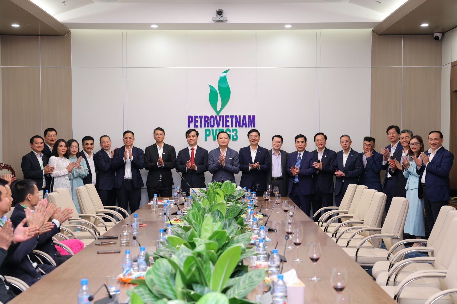 Chủ tịch HĐTV Petrovietnam Lê Ngọc Sơn đến thăm và chúc Tết các đơn vị thành viên đầu Xuân Bính Ngọ 2026 tại Hà Nội Chủ tịch HĐTV Petrovietnam Lê Ngọc Sơn đến thăm và chúc Tết các đơn vị thành viên đầu Xuân Bính Ngọ 2026 tại Hà Nội