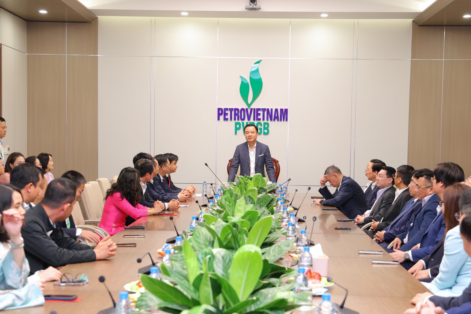 Chủ tịch HĐTV Petrovietnam Lê Ngọc Sơn đến thăm và chúc Tết các đơn vị thành viên đầu Xuân Bính Ngọ 2026 tại Hà Nội Chủ tịch HĐTV Petrovietnam Lê Ngọc Sơn đến thăm và chúc Tết các đơn vị thành viên đầu Xuân Bính Ngọ 2026 tại Hà Nội