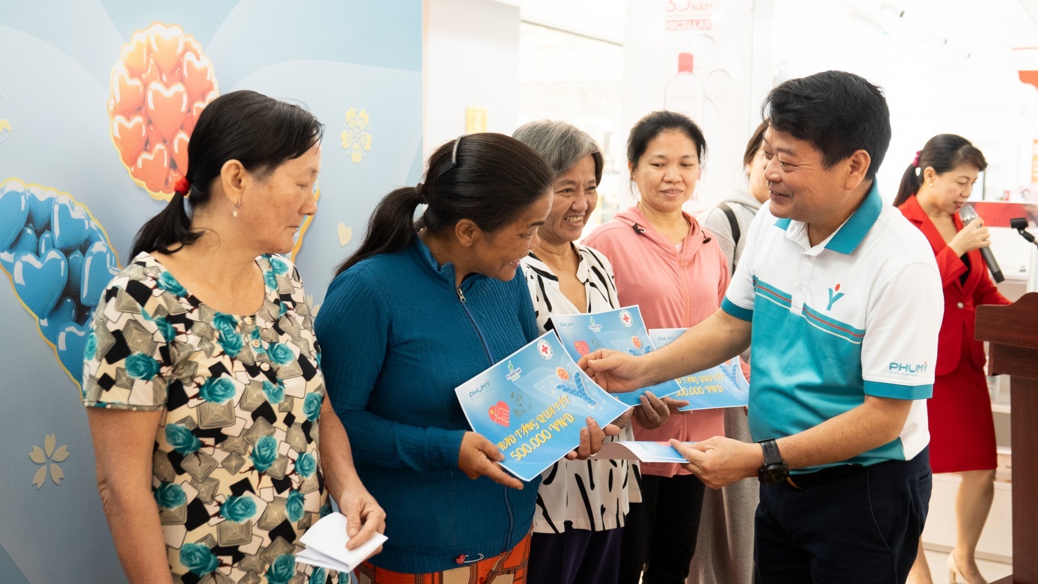 Những phần quà Tết thiết thực được PVFCCo - Phú Mỹ trao đến những hộ gia đình khó khăn trên địa bàn TP HCM.