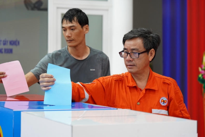 Người lao động Dầu khí – Năng lương hân hoan bỏ phiếu sớm trước giờ ra khơi