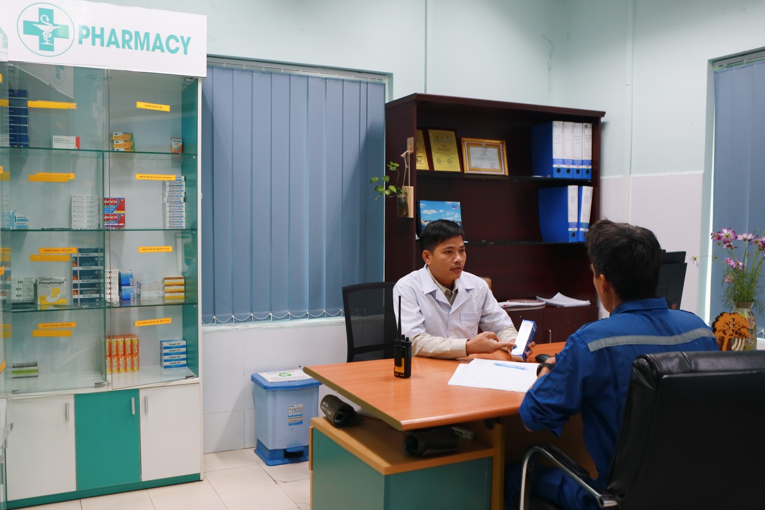 “Mắt xích” thầm lặng bảo đảm sức khỏe NLĐ tại NMLD Dung Quất