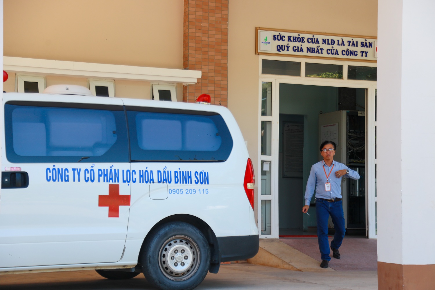 “Mắt xích” thầm lặng bảo đảm sức khỏe NLĐ tại NMLD Dung Quất