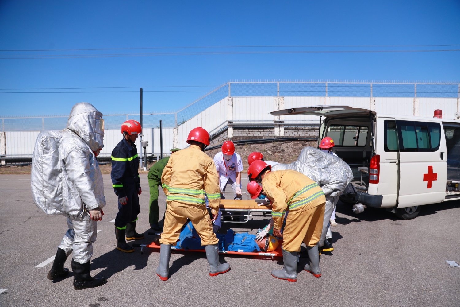 “Mắt xích” thầm lặng bảo đảm sức khỏe NLĐ tại NMLD Dung Quất