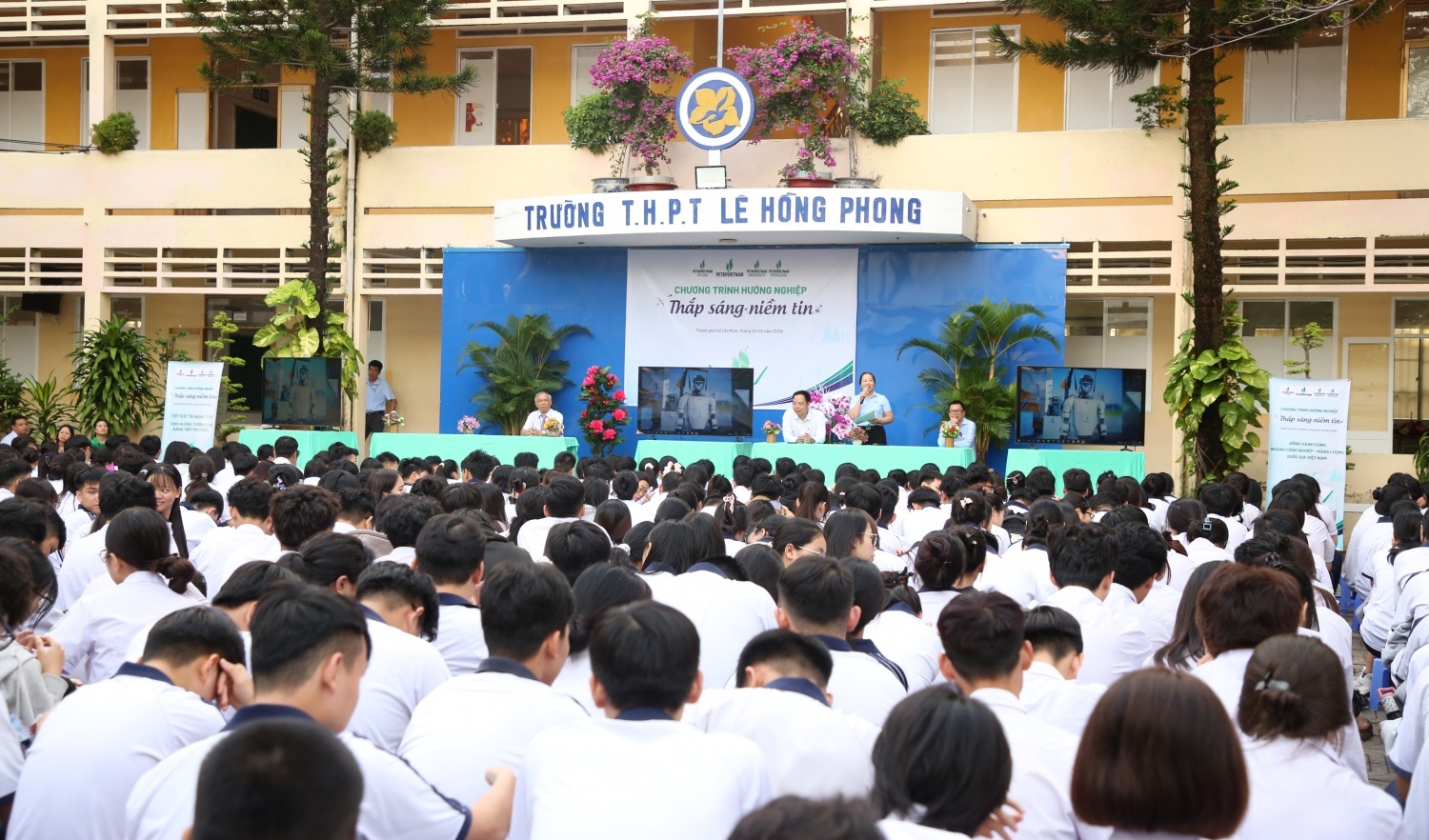 Petrovietnam "truyền lửa" ngành năng lượng cho học sinh Trường Lê Hồng Phong (phường Tam Thắng)