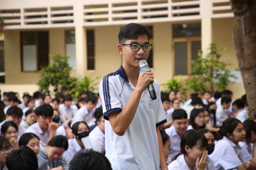 Petrovietnam đồng hành cùng học sinh Trường THPT Lê Hồng Phong chinh phục ước mơ ngành năng lượng