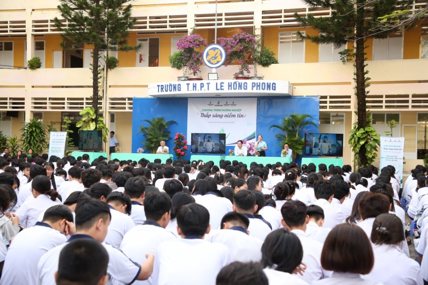 Petrovietnam đồng hành cùng học sinh Trường THPT Lê Hồng Phong chinh phục ước mơ ngành năng lượng