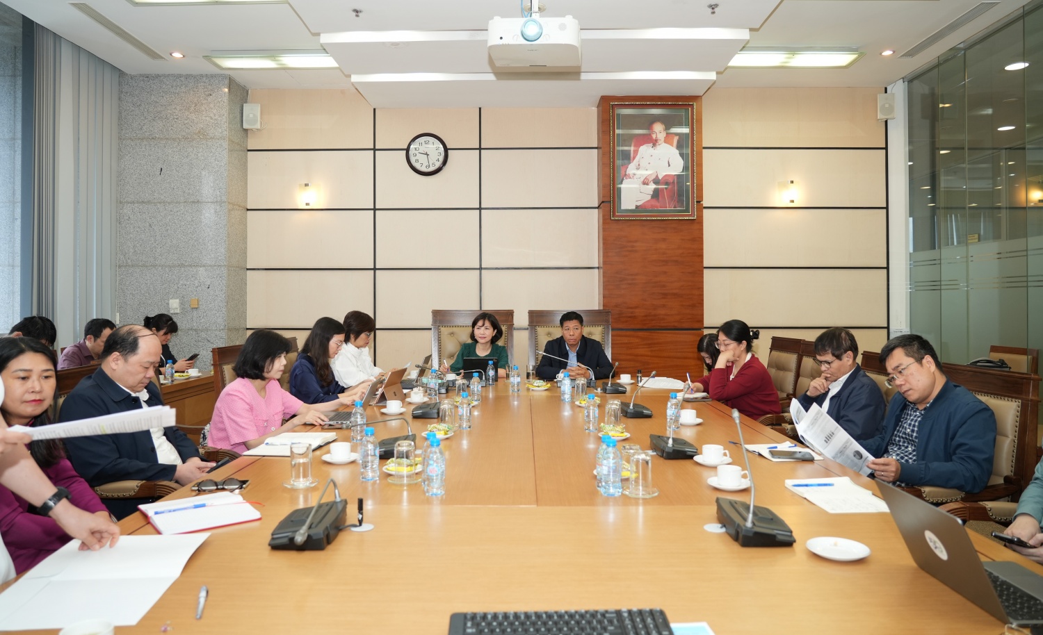 Đồng chí Nguyễn Văn Mậu, Ủy viên Ban Thường vụ Đảng ủy, Chủ nhiệm Ủy ban Kiểm tra Đảng ủy Tập đoàn, Bí thư Đảng ủy BMQL&ĐH sinh hoạt tại Chi bộ Kiểm tra - Kiểm soát nội bộ.