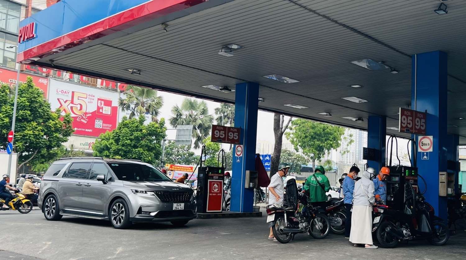 Sản lượng bán lẻ tăng vọt, gây áp lực lên hệ thống phân phối