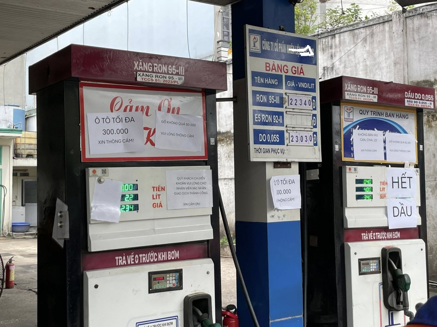 Cây xăng treo biển hết hàng, doanh nghiệp đầu mối khẳng định đảm bảo nguồn cung