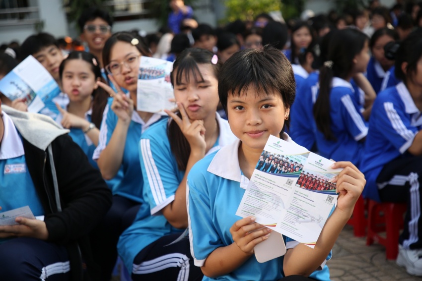 Petrovietnam “Thắp sáng niềm tin” và ước mơ cho học sinh Trường THPT Bà Rịa