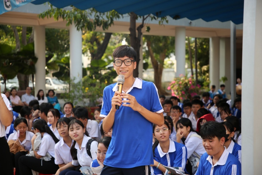 Petrovietnam “Thắp sáng niềm tin” và ước mơ cho học sinh Trường THPT Bà Rịa