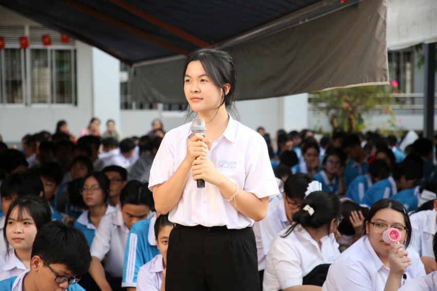 Petrovietnam “Thắp sáng niềm tin” và ước mơ cho học sinh Trường THPT Bà Rịa