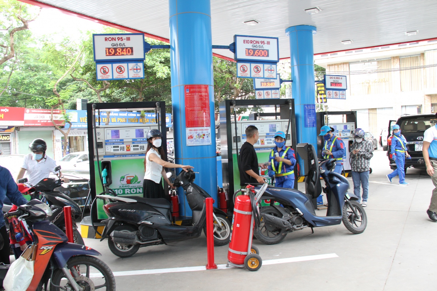 Bộ Công Thương chỉ đạo tăng cường bảo đảm an ninh năng lượng trước biến động Trung Đông Bộ Công Thương chỉ đạo tăng cường bảo đảm an ninh năng lượng trước biến động Trung Đông