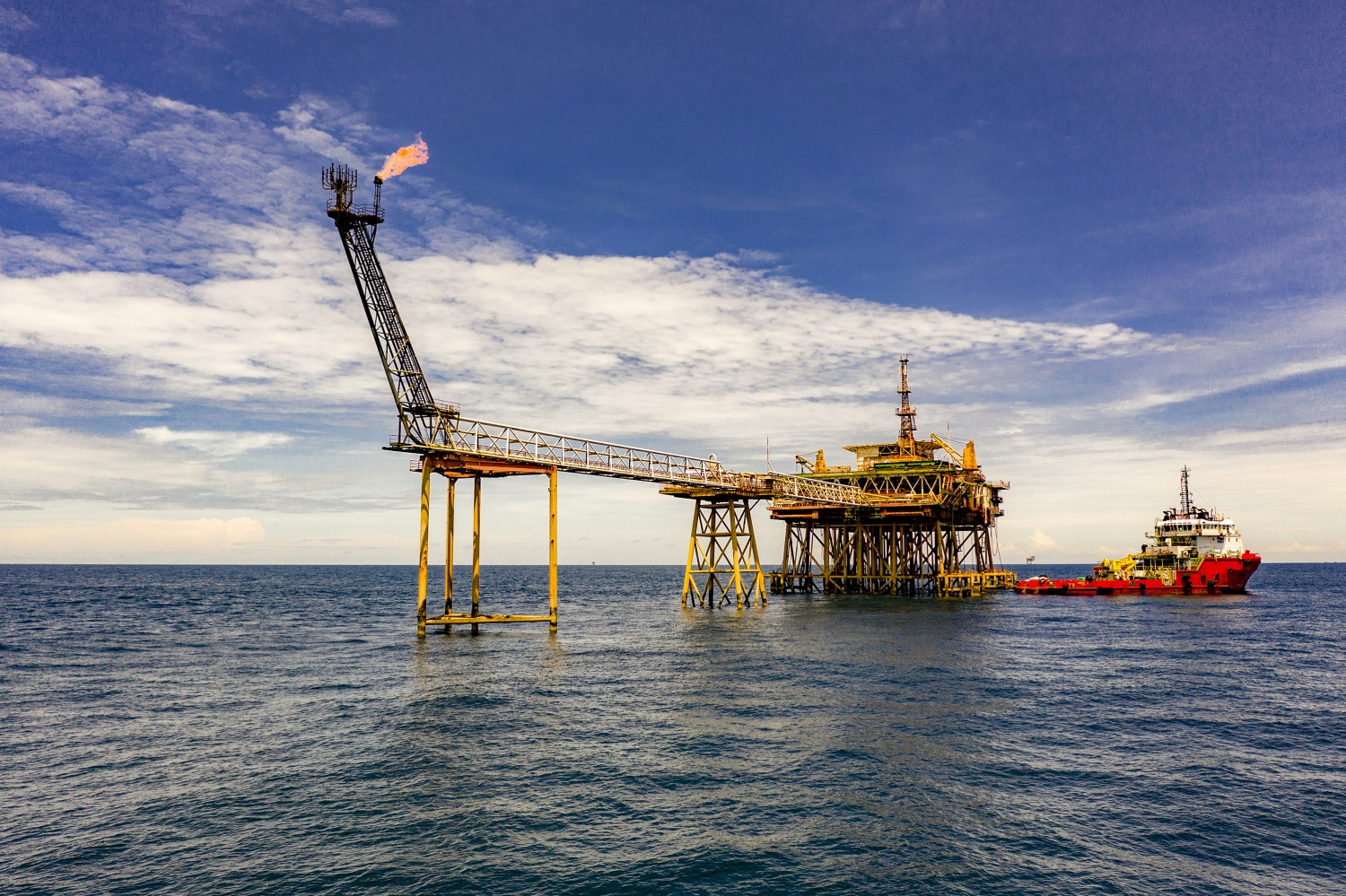 Hệ sinh thái Petrovietnam: Huy động tổng lực bảo vệ huyết mạch năng lượng trước “cơn bão” địa chính trị Trung Đông