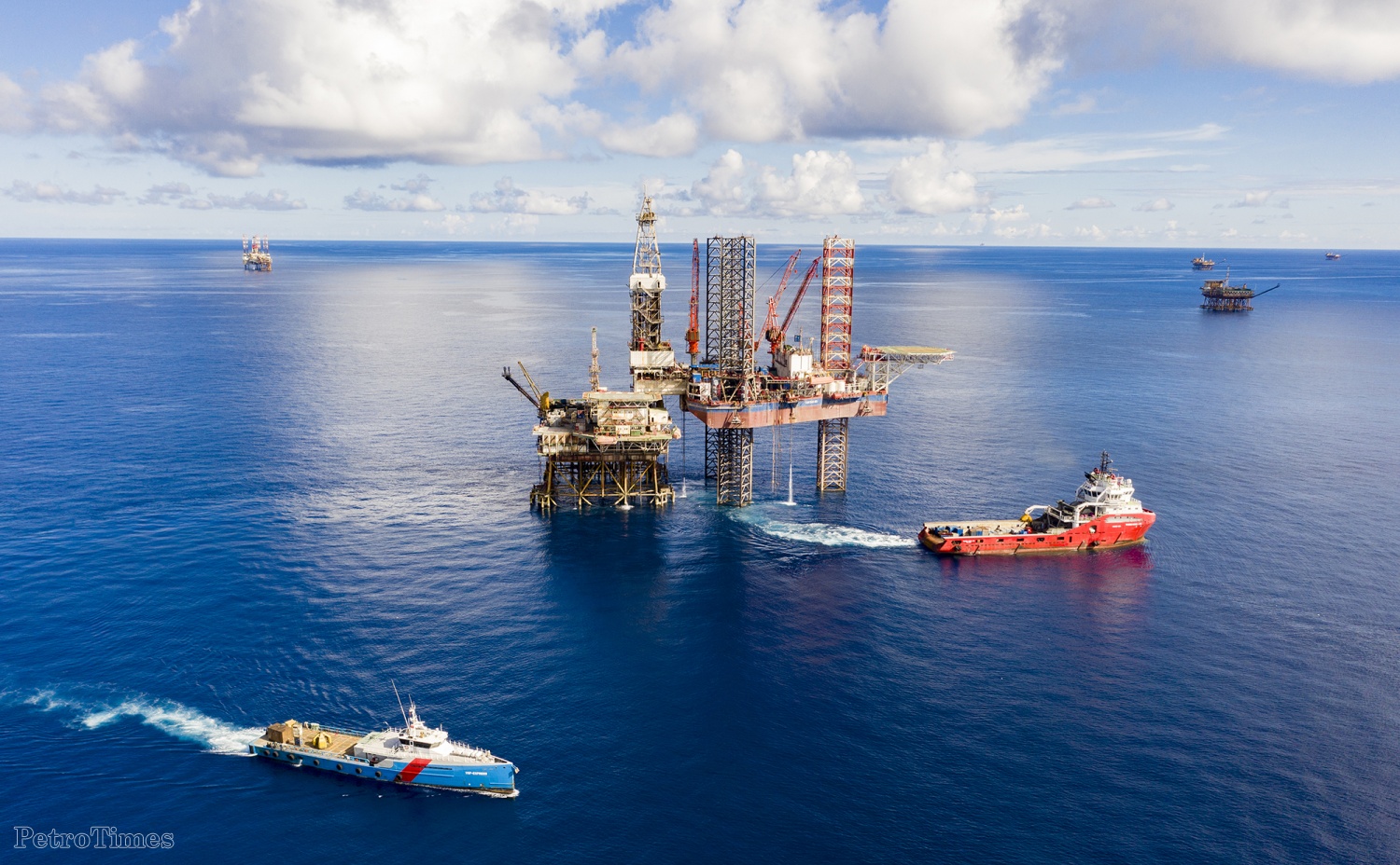 Những “cột mốc sống” giữa Biển Đông