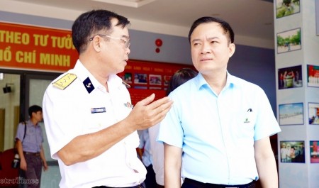 Những “cột mốc sống” giữa Biển Đông