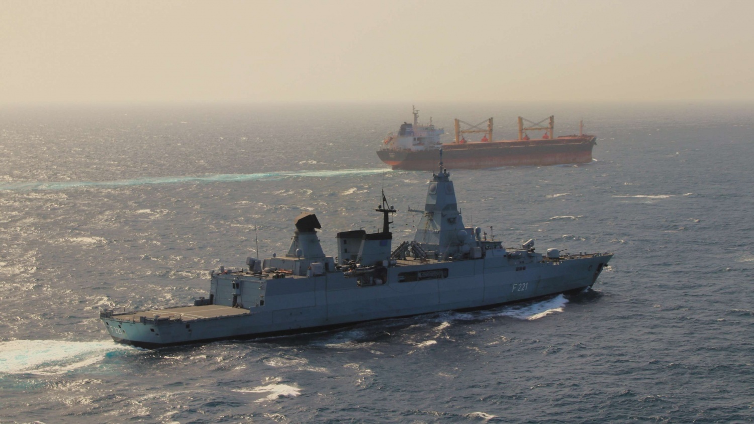 LHQ thành lập lực lượng đặc nhiệm bảo vệ dòng chảy thương mại qua eo biển Hormuz