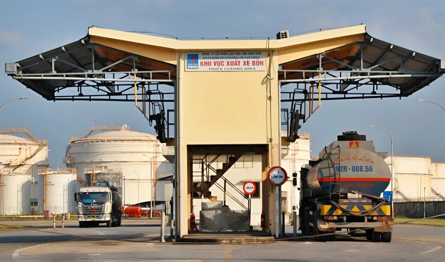 NMLD Dung Quất và Nghi Sơn vận hành với công suất cao để nguồn cung xăng dầu không bị gián đoạn