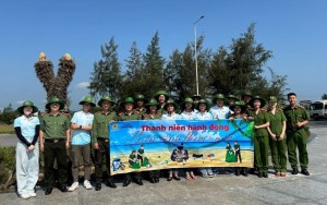 Tuổi trẻ PTSC Quảng Ngãi chung tay làm sạch biển