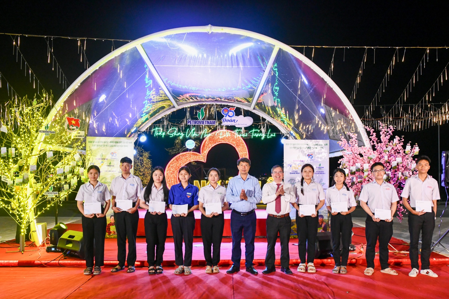 Hơn 100 triệu đồng được quyên góp qua chương trình “Thắp sáng ước mơ - Đối thoại tương lai”