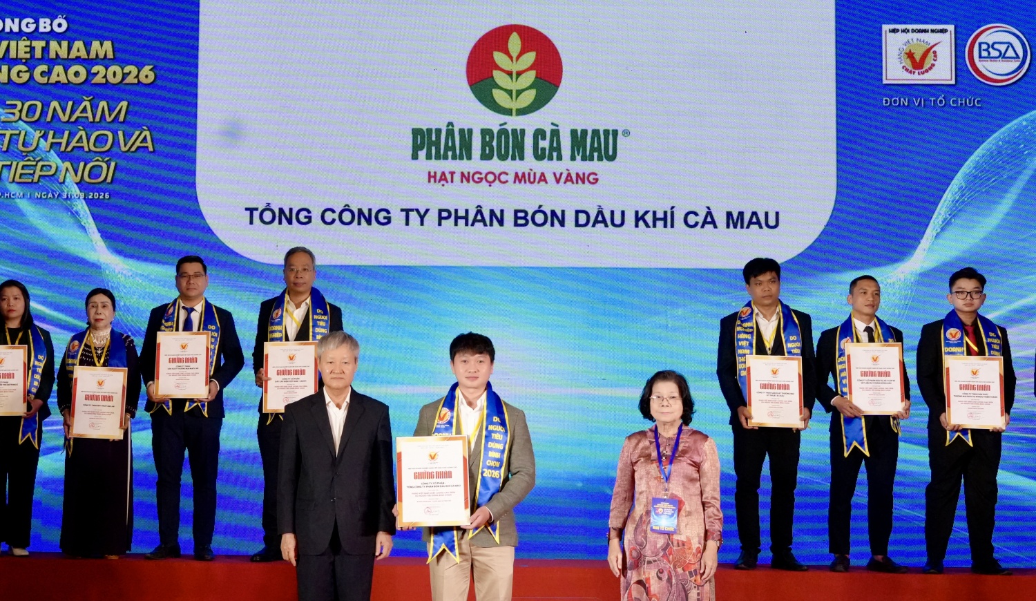 Phân bón Cà Mau giữ vững danh hiệu Hàng Việt Nam chất lượng cao năm 2026