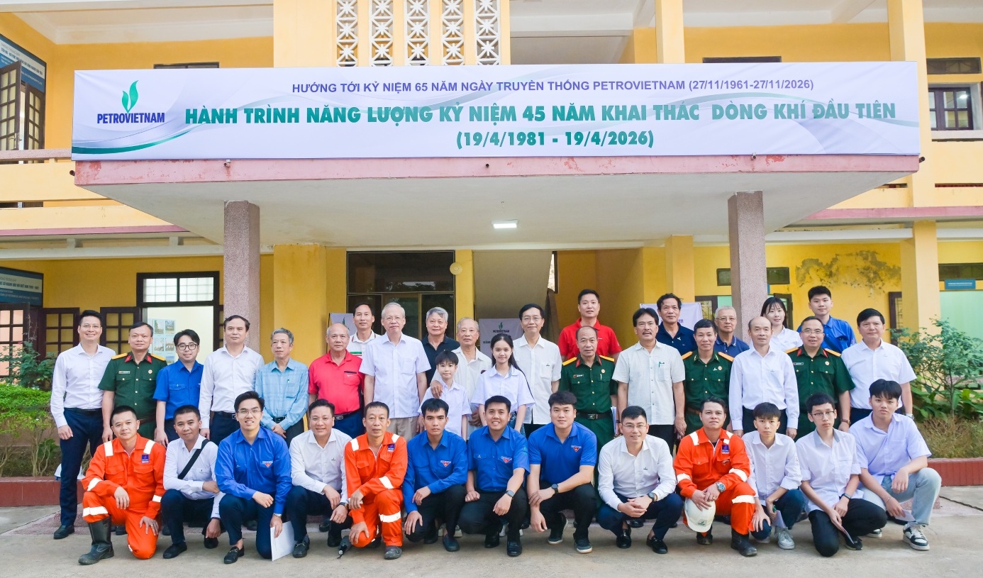 Hành trình của những người tìm lửa và giữ lửa về "cái nôi" của Petrovietnam