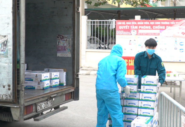 Vinamilk ho tro 45.000 hop sua cho hon 800 tre em dang cach ly hinh anh 2