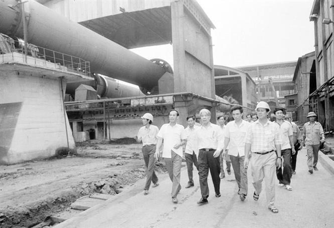 Đêm trước Đổi Mới: Bản đề cương đột phá không được lựa chọn của TBT Lê Duẩn - 23 Đêm trước Đổi Mới: Bản đề cương đột phá không được lựa chọn của TBT Lê Duẩn - 23