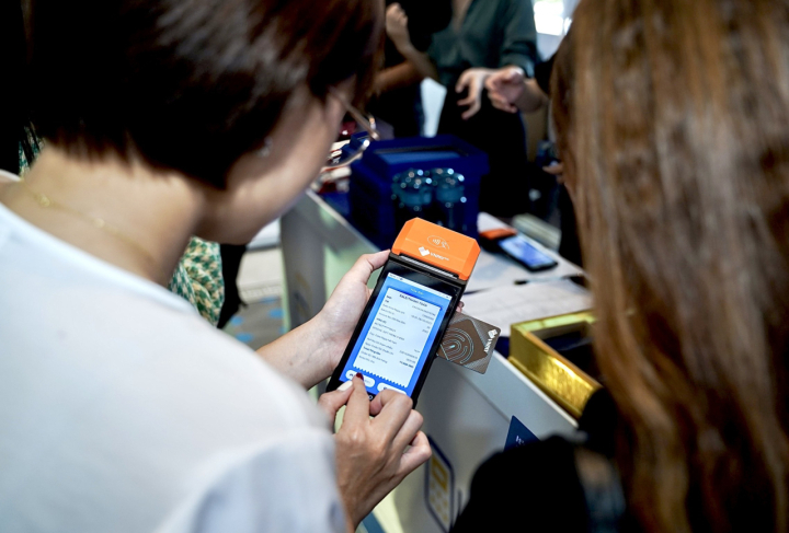 VNPAY-POS đạt danh hiệu Top 10 sản phẩm - dịch vụ Tin Dùng Việt Nam 2022 Thiet-bi-SmartPOS-cua-VNPAY-thu-hut-su-quan-tam-cua-nhieu-doanh-nghiẹp