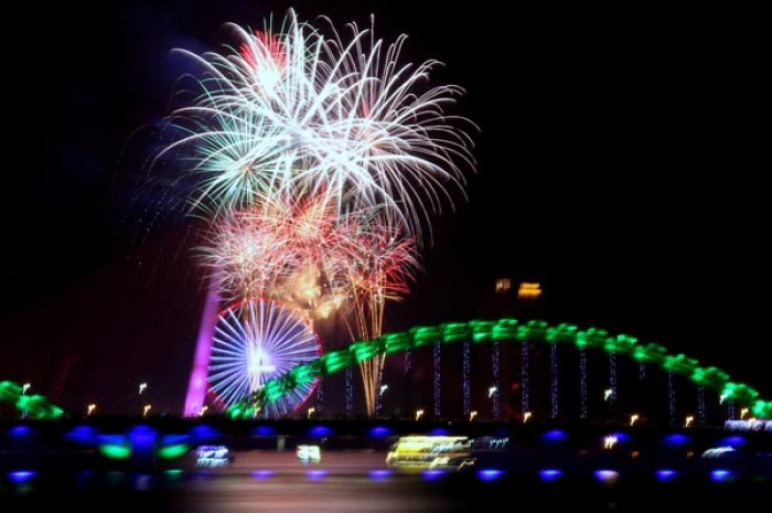 chum anh ruc ro phao hoa chao nam moi o da nang