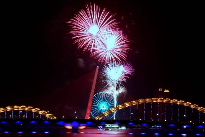 chum anh ruc ro phao hoa chao nam moi o da nang