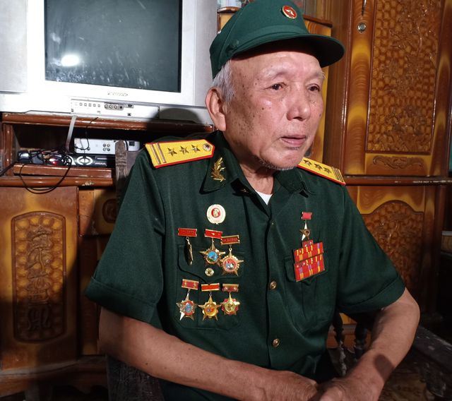 gap nguoi chay xe 10 van km duong truong son cho phao phuc vu chien dau