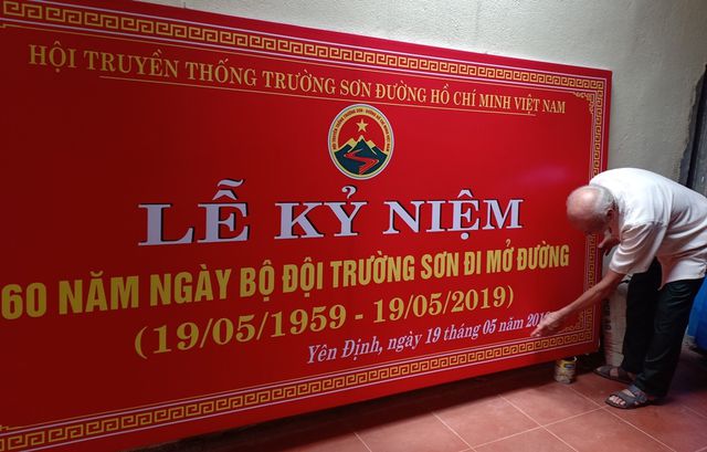 gap nguoi chay xe 10 van km duong truong son cho phao phuc vu chien dau