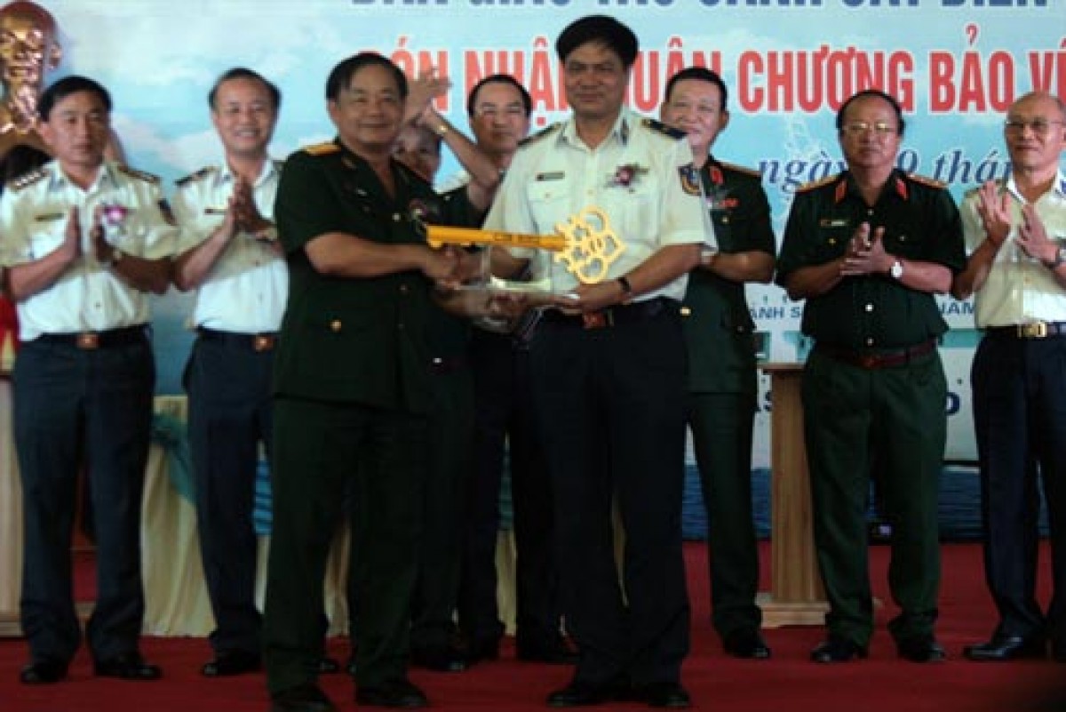 Bàn giao 2 tàu hiện đại cho lực lượng Cảnh sát biển Việt Nam